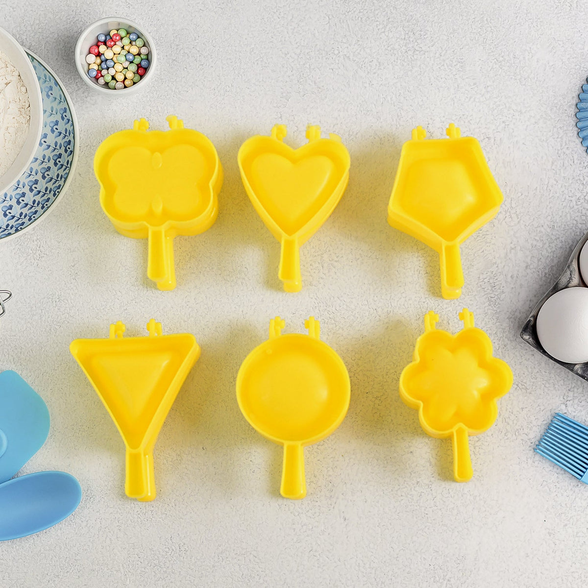 Plastic Cookie Cutter set – 6-Pc Assorted Baking Moulds – detail view