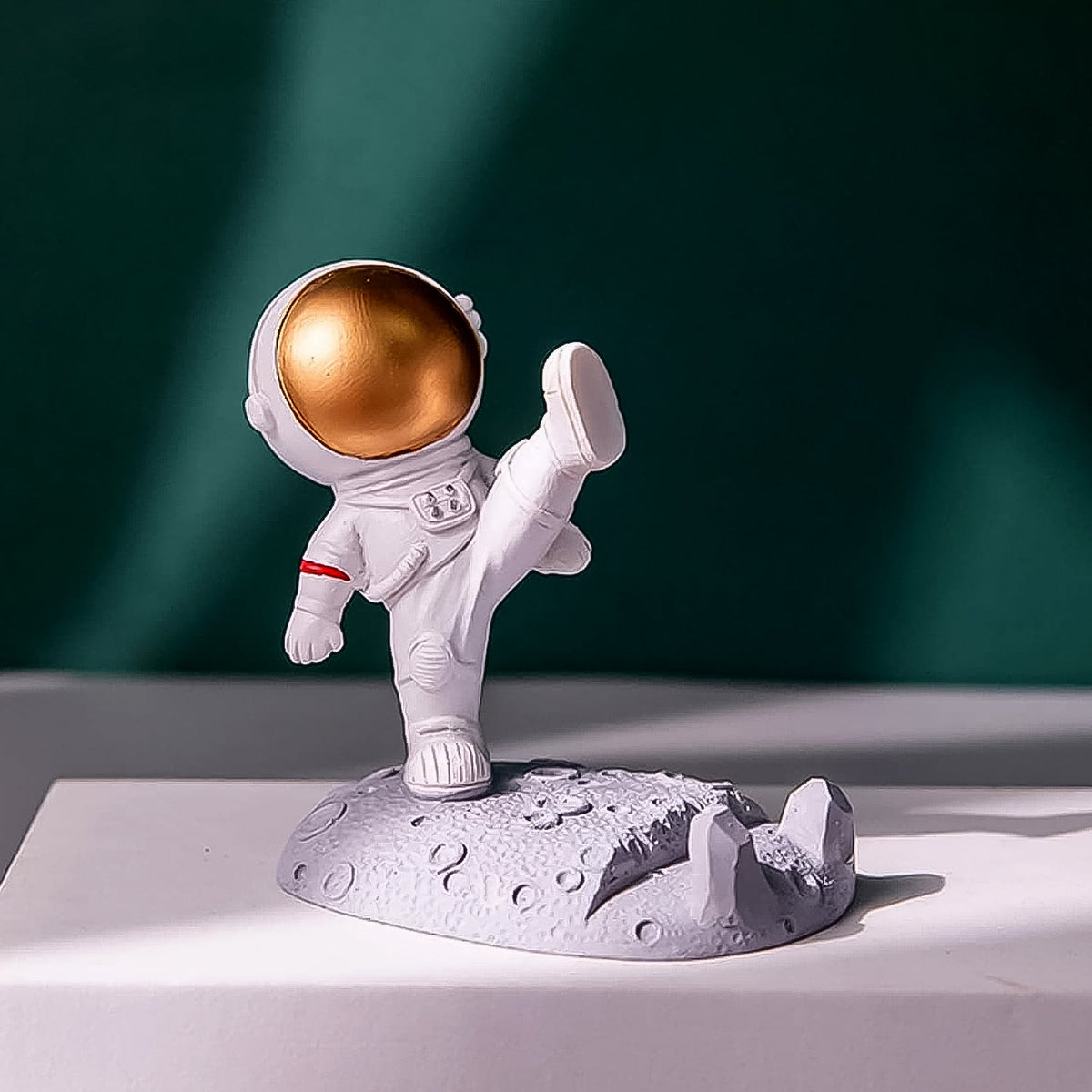 Astronaut Phone Holder – 3D Spaceman Design, Resin