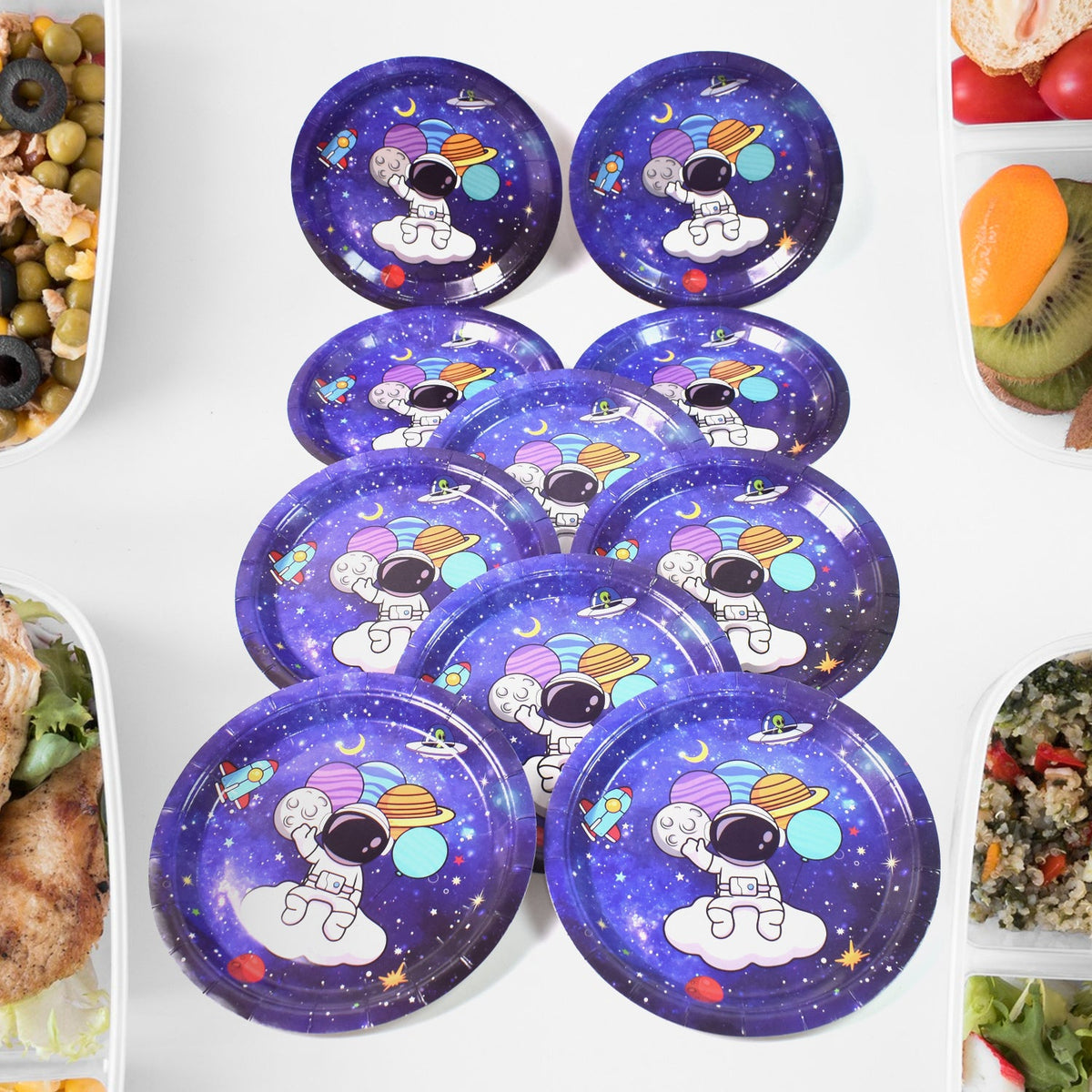 Disposable Paper Plates – Festive Birthday set – close-up