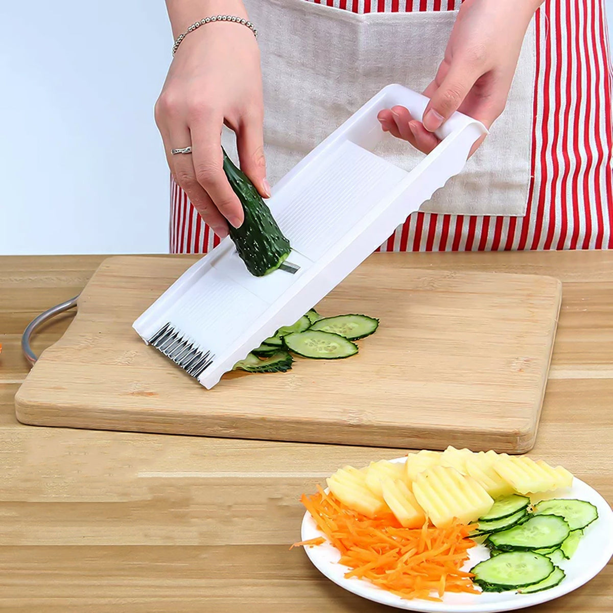 Kitchen Grater set – 3-Piece Grater, Slicer & Peeler Kit – detail view
