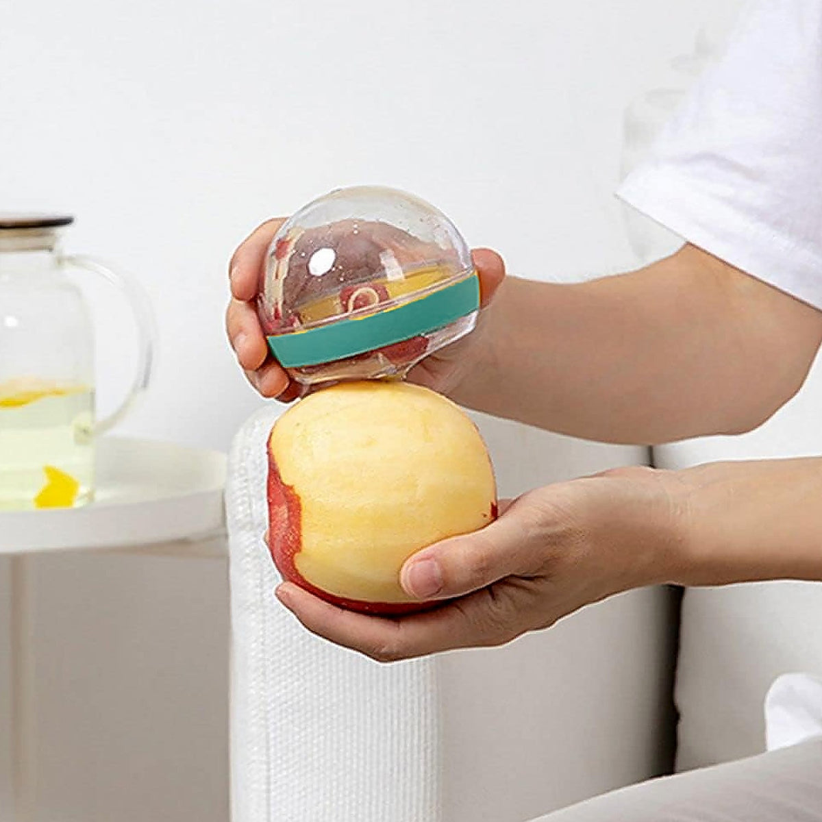 Multifunctional Round Peeler – Peel-Catching & Ergonomic