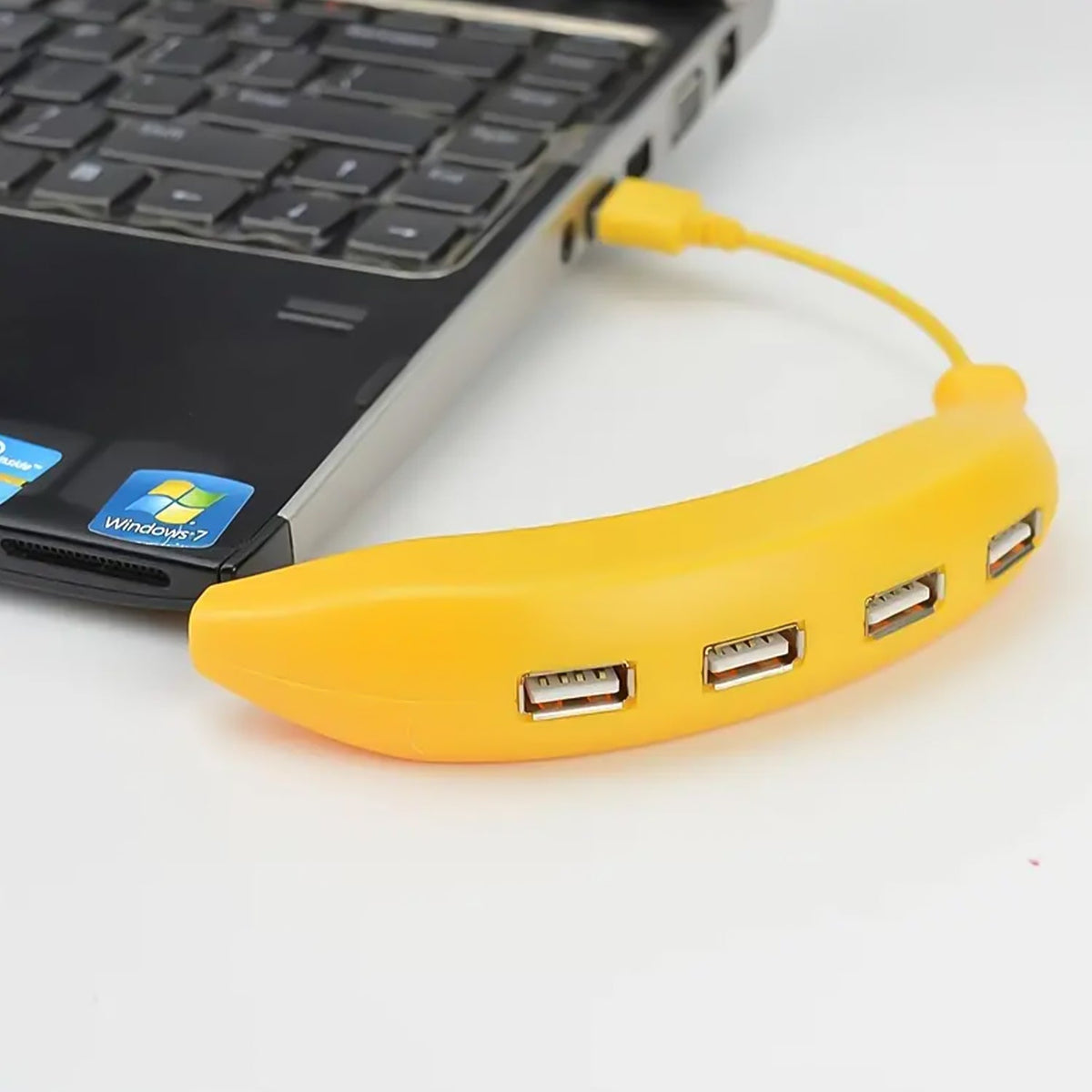 Banana Shape USB Hub – 4-Port 2.0 Splitter – close-up