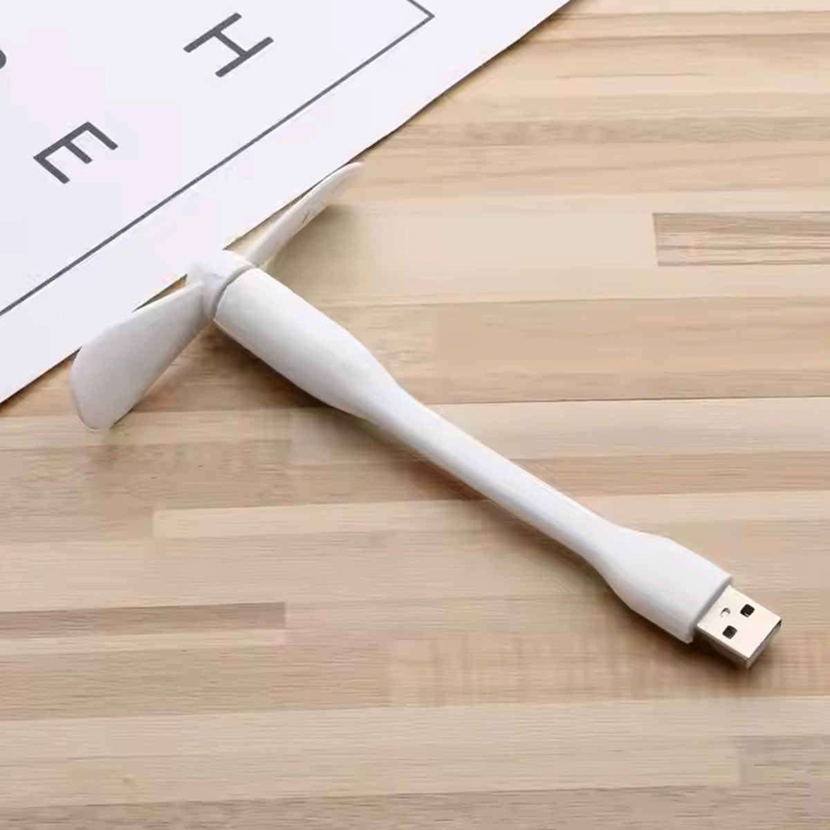 Portable USB Fan set – Mini Fan, LED Light & Cable – close-up