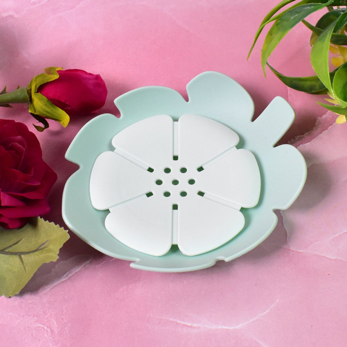 Plastic Soap Dish – Self-Draining Floral Design – detail view