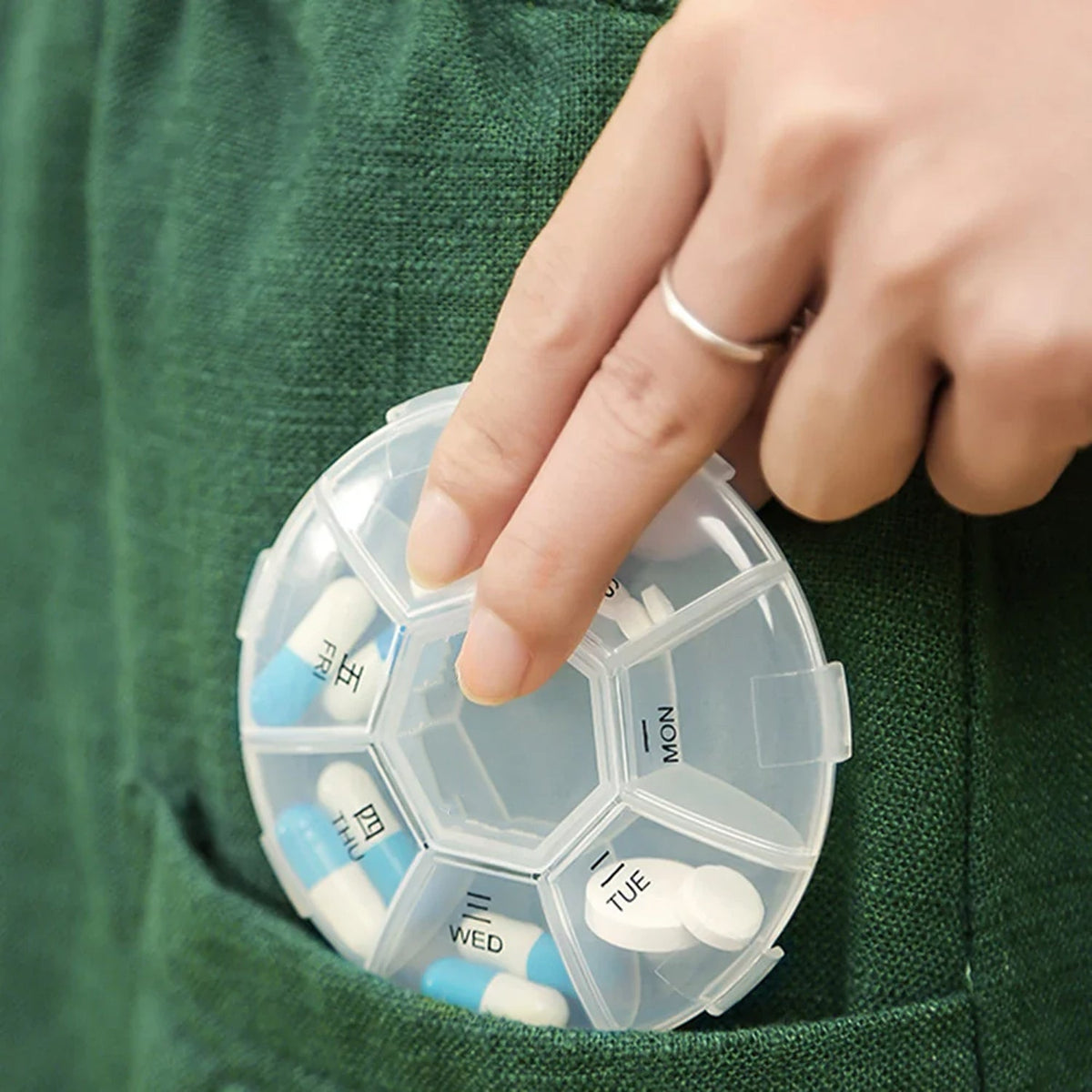7-Sided Portable Pill Box – Compact Weekly Medicine – close-up
