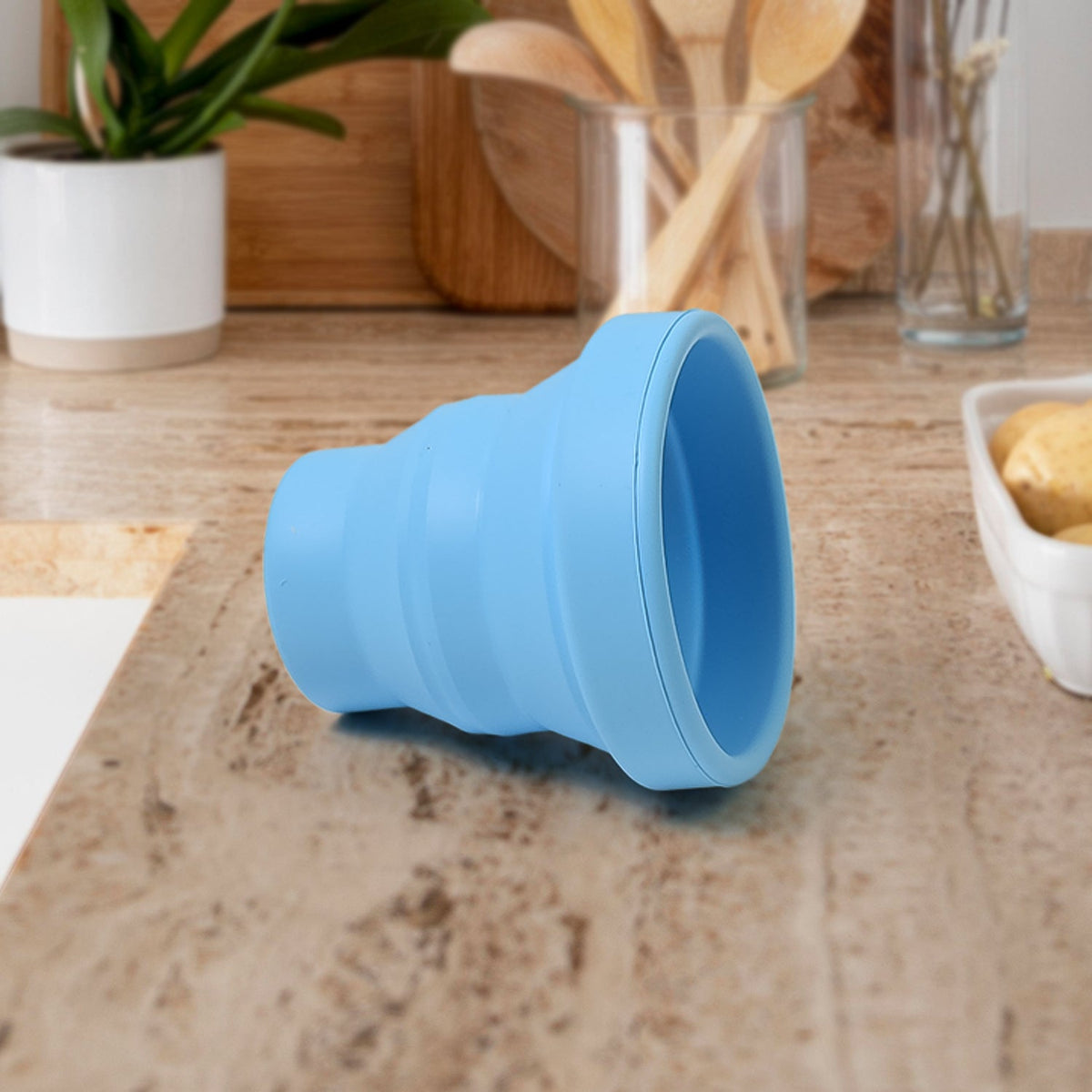 Foldable Silicone Travel Mug – Leakproof & BPA-Free – detail view