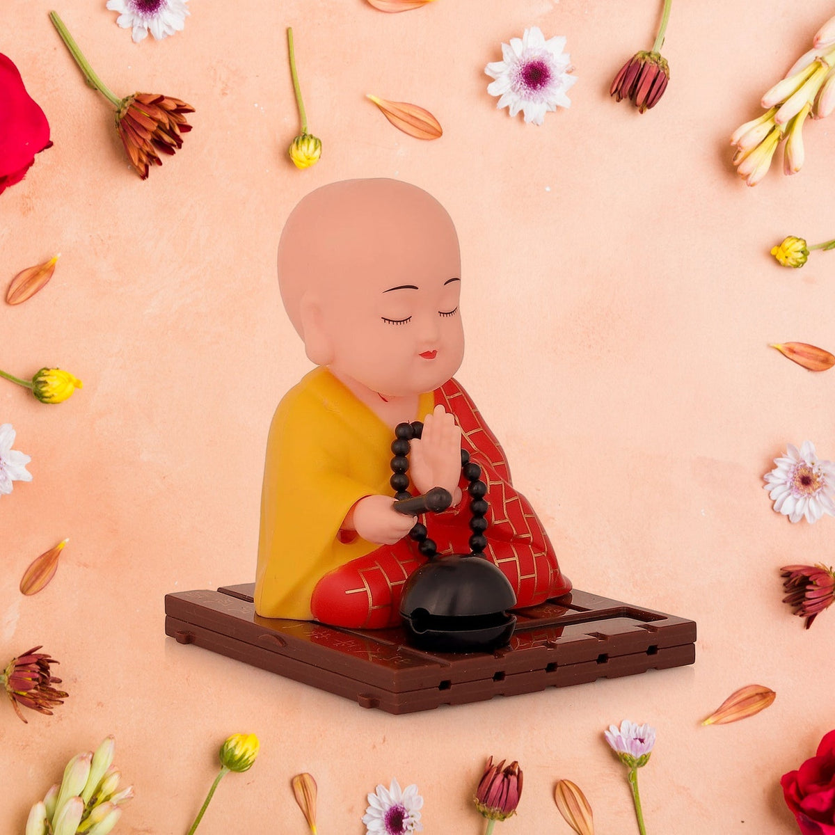 Solar Buddha Statue – Moving Head & Hand Decor – detail view