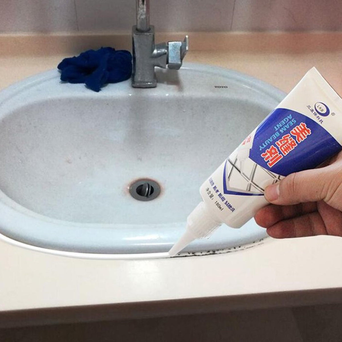 Waterproof Tile Gap Filler – Grout & Crack Sealant – close-up