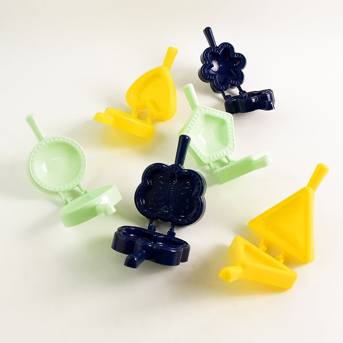 Plastic Snack Mould – Assorted Shapes for Creative Baking – detail view