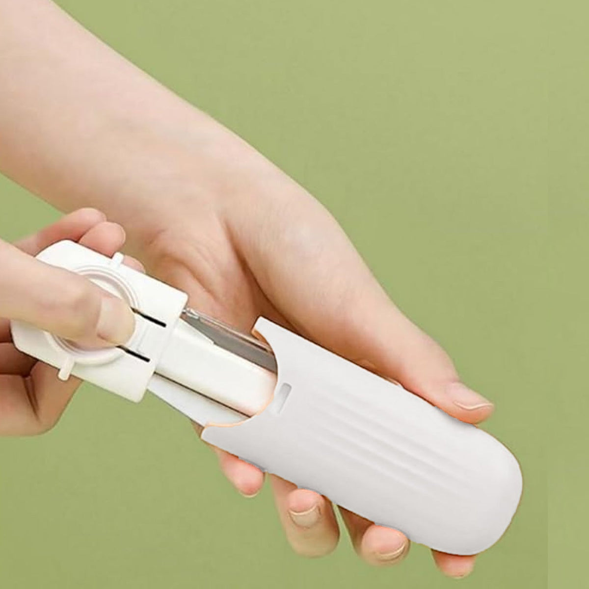 2-in-1 Knife Peeler – Stainless Steel & Portable – close-up
