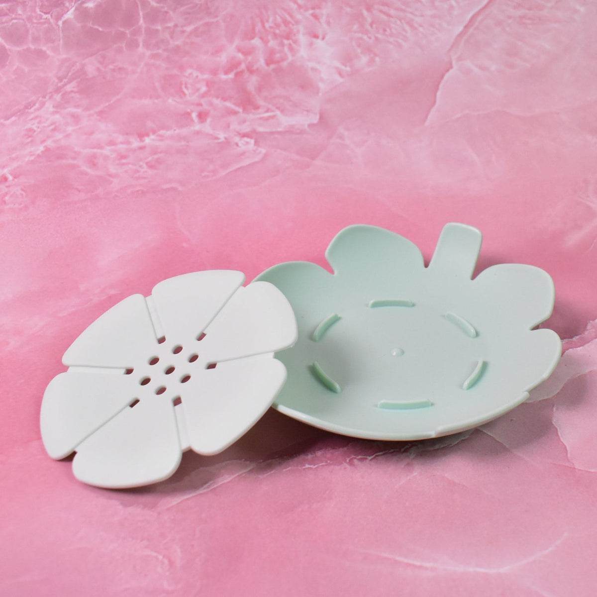 Plastic Soap Dish – Self-Draining Floral Design – close-up
