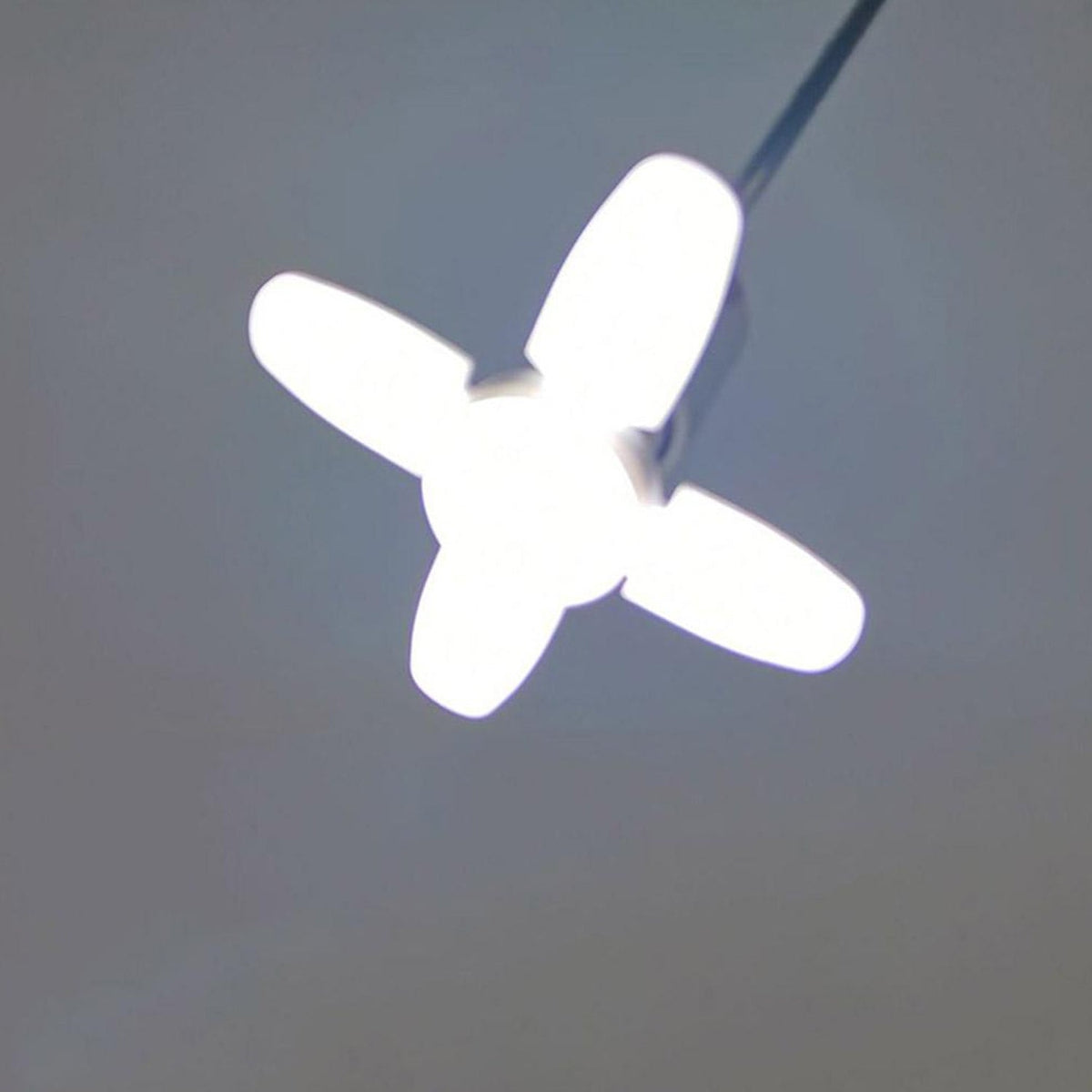 Foldable LED Fan Blade Bulb – Energy Efficient 28V – detail view