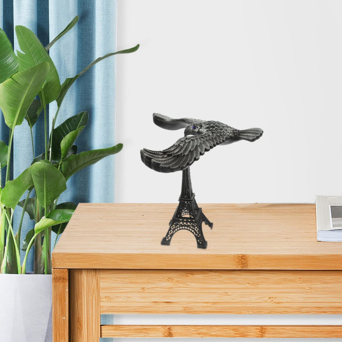 Balancing Eagle Toy – Gravity-Defying Metal Desk Decor – close-up