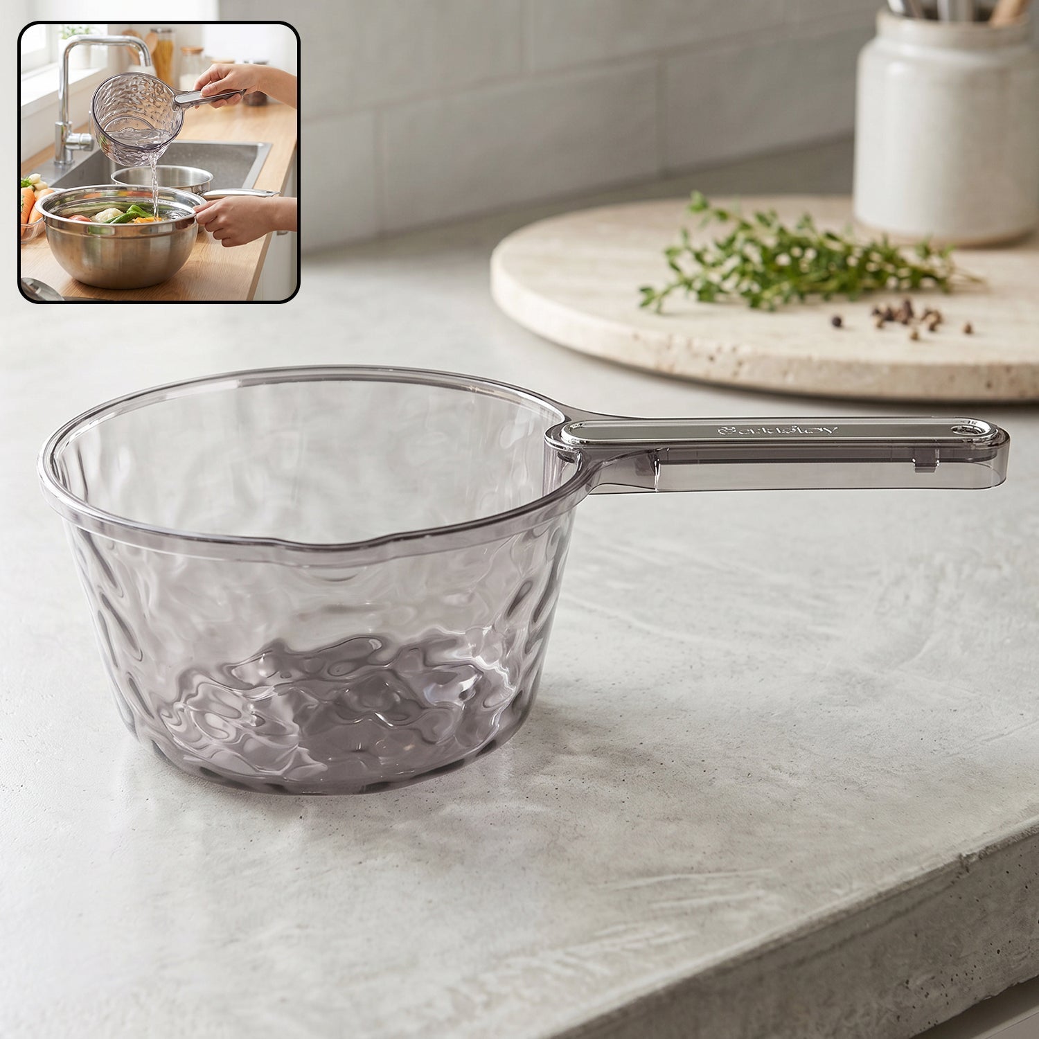 Bathroom water scoop handle with textured design