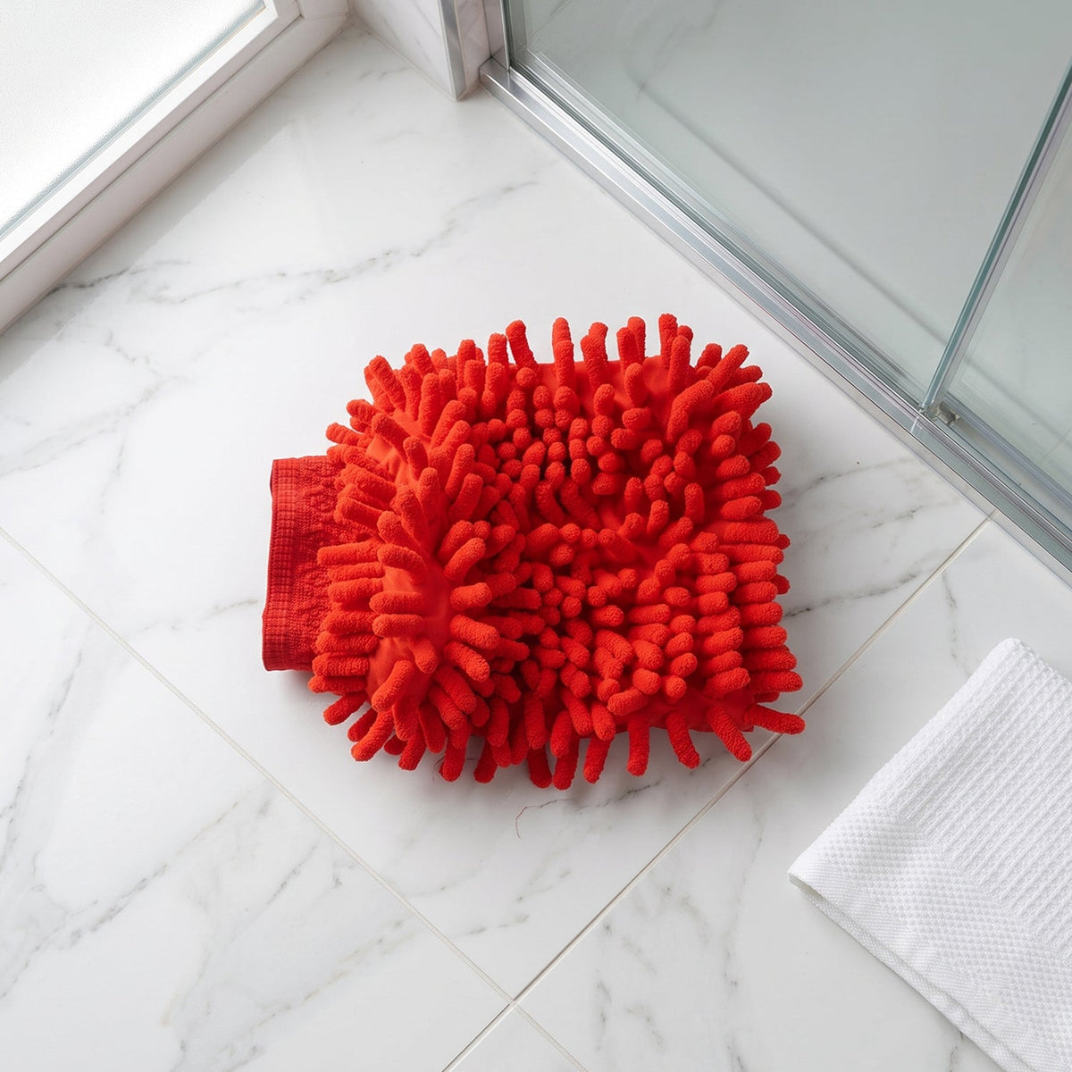 Microfiber Chenille Wash Glove for Scooty Cleaning – detail view