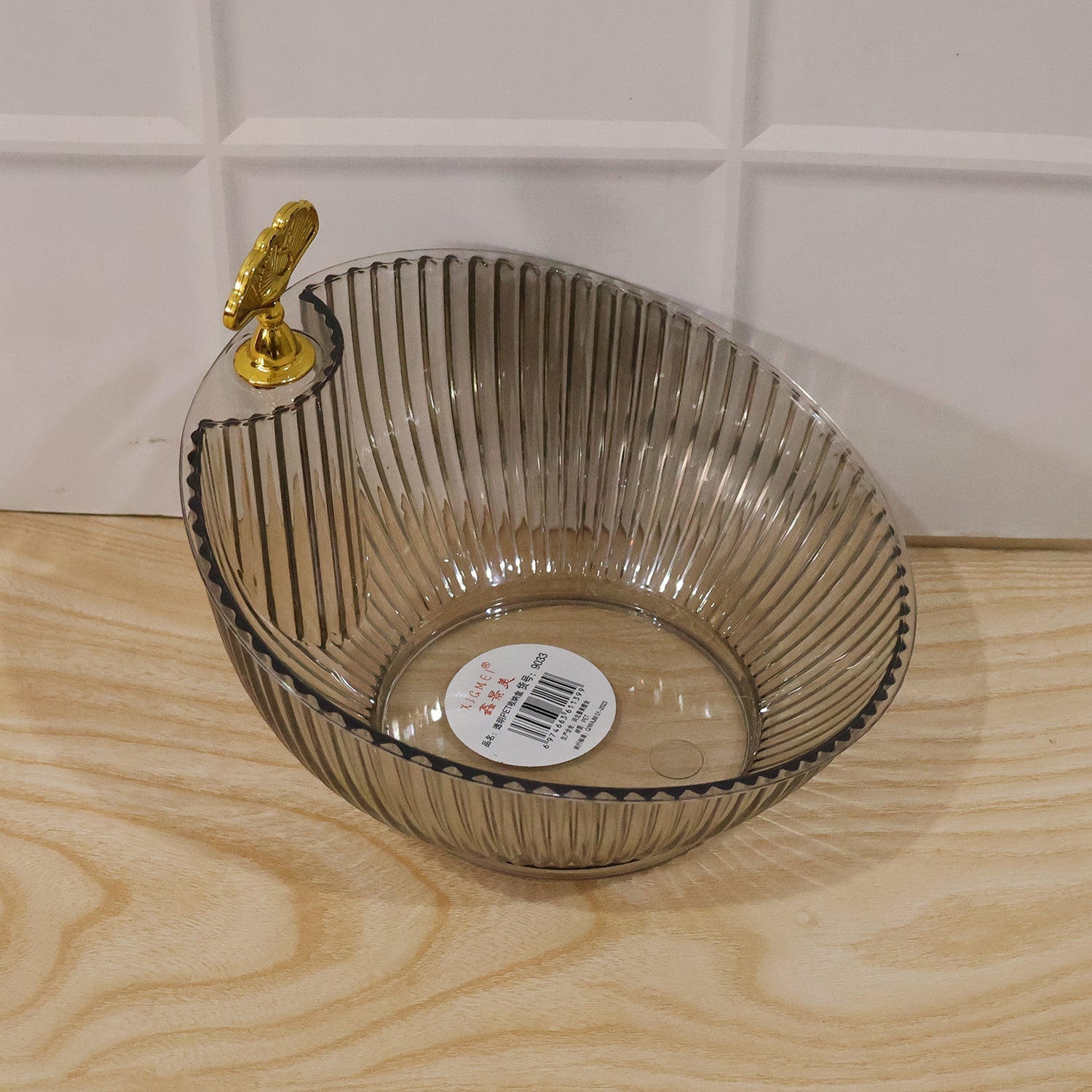 Packaging of decorative plastic fruit bowl with gold accent