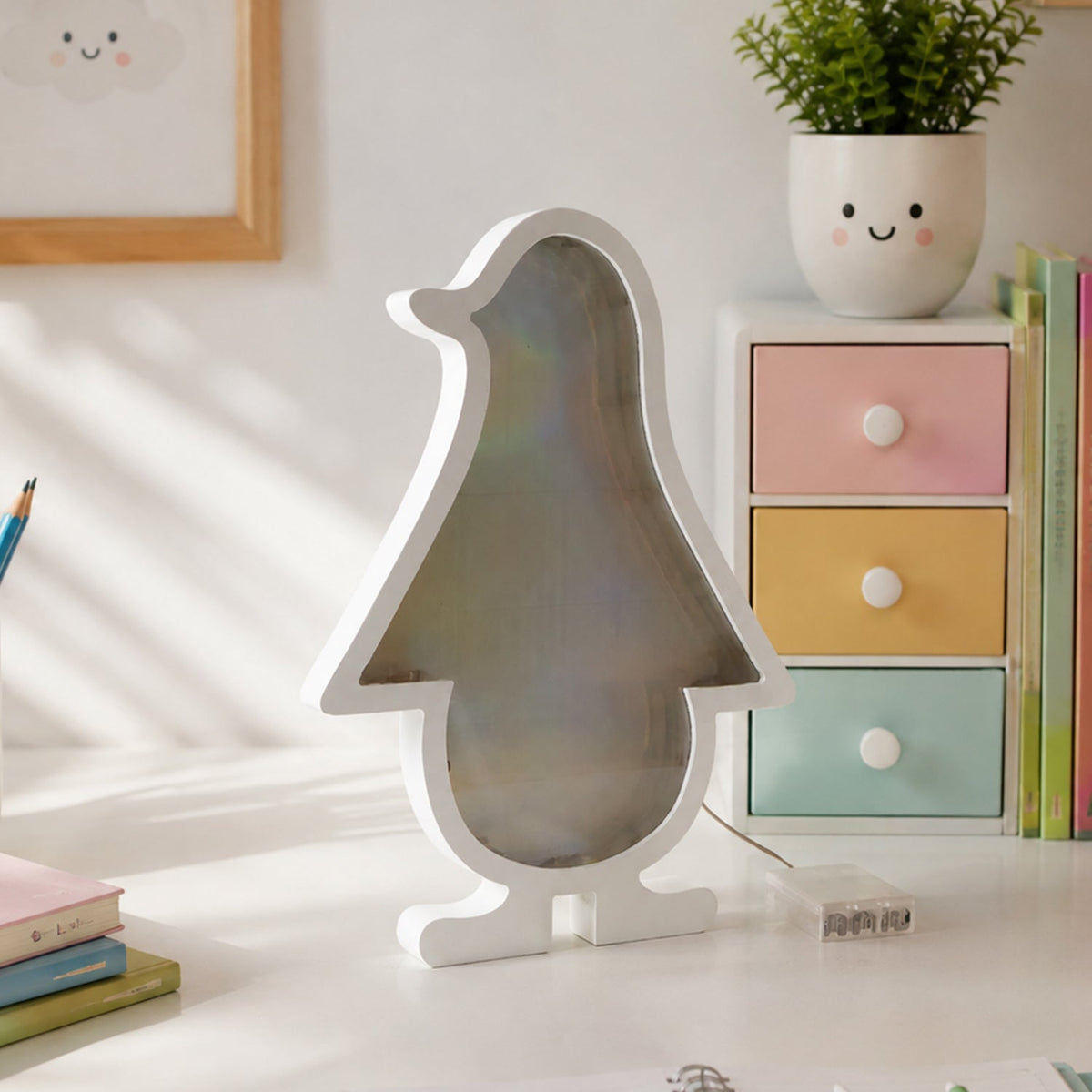 3D LED Penguin Decorative Infinity Mirror Light – detail view