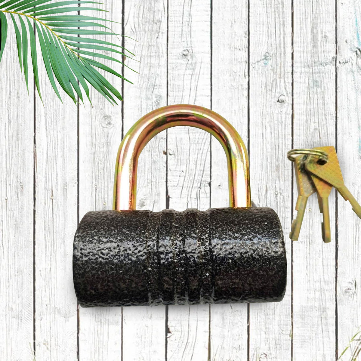 Iron Padlock – 82mm Heavy-Duty Brass Core – detail view