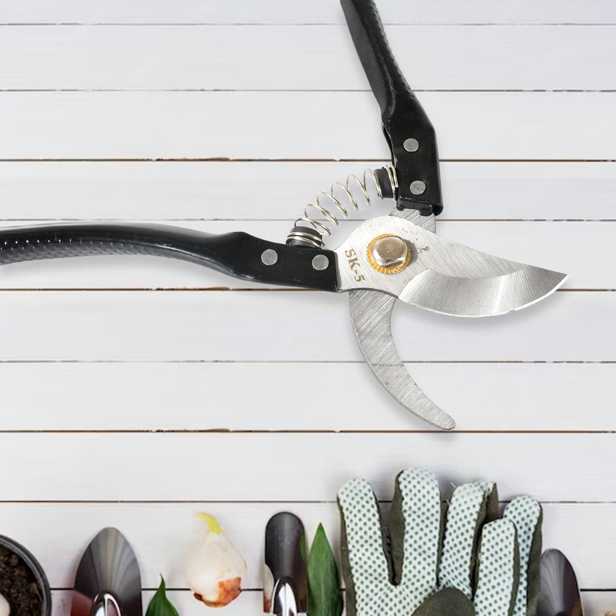 Garden Shears – High Carbon Steel Blades, Non-Slip Grip – detail view