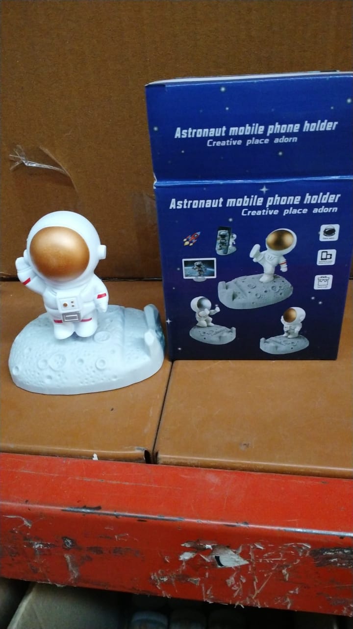 Astronaut Phone Holder – 3D Spaceman Design, Resin – view 9