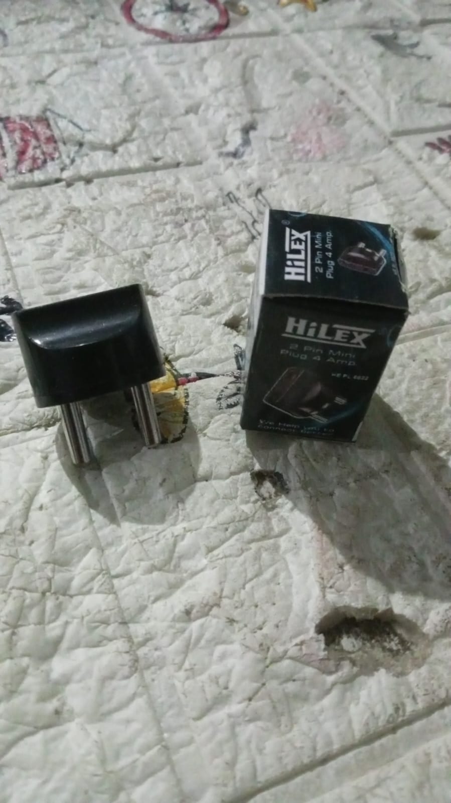 2 Pin Plug Adapter – Universal to Indian Sockets – view 8
