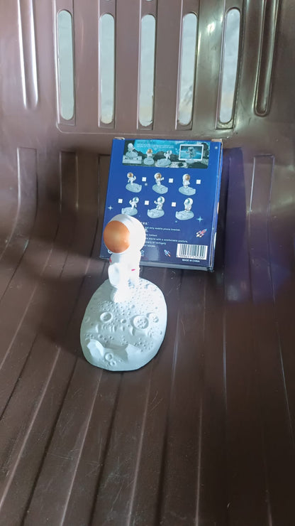 Astronaut Phone Holder – 3D Spaceman Design, Resin – view 11