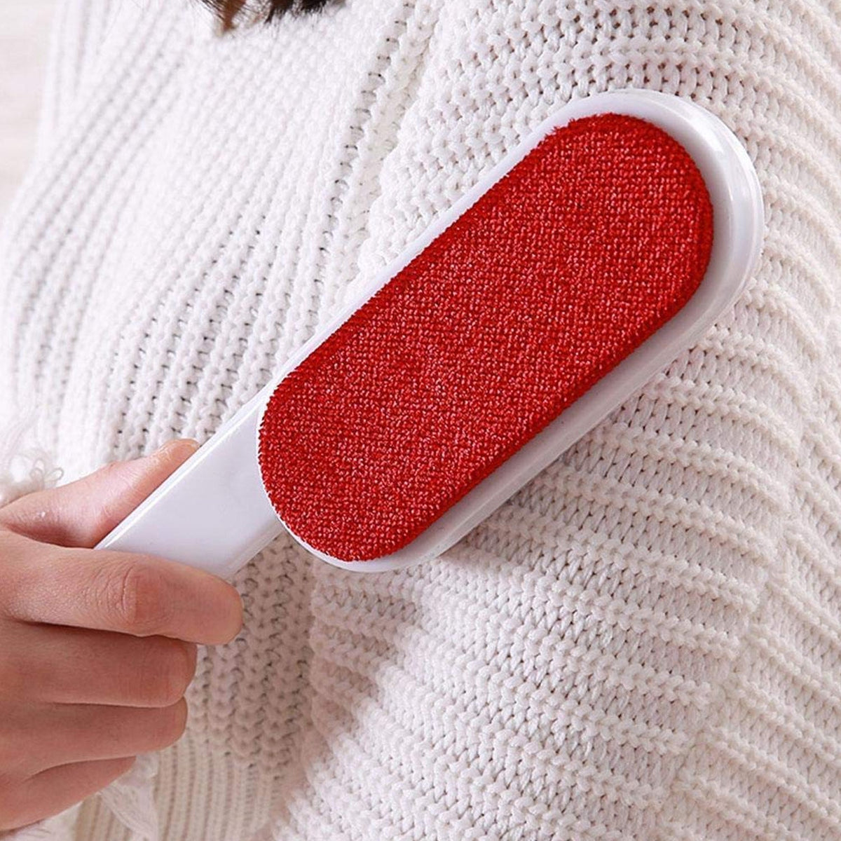 Pet Hair Remover – Double-Sided Self-Cleaning Brush – detail view