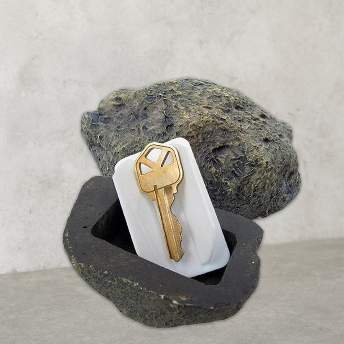 Fake Rock Key Hider – Discreet Outdoor Key Storage – view 11