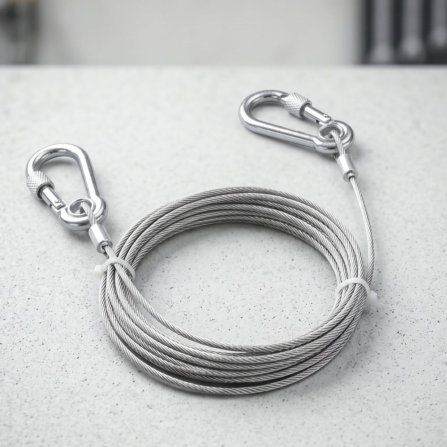 Clothesline wire hanging use