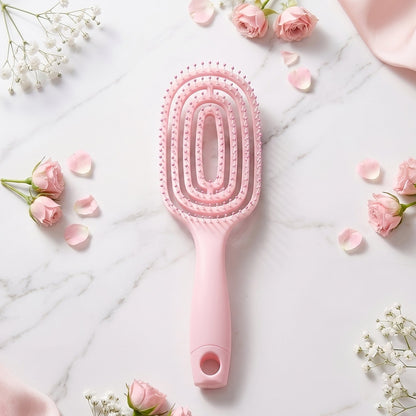 Effective detangling action of the men's hair brush on hair.