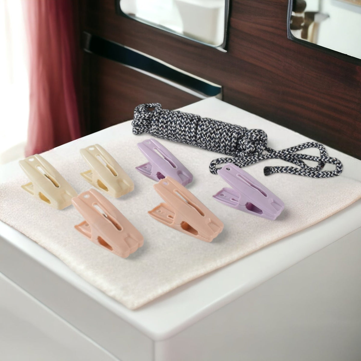 Cloth Drying Rope with Clips – Durable 7-Piece Hanging set – detail view