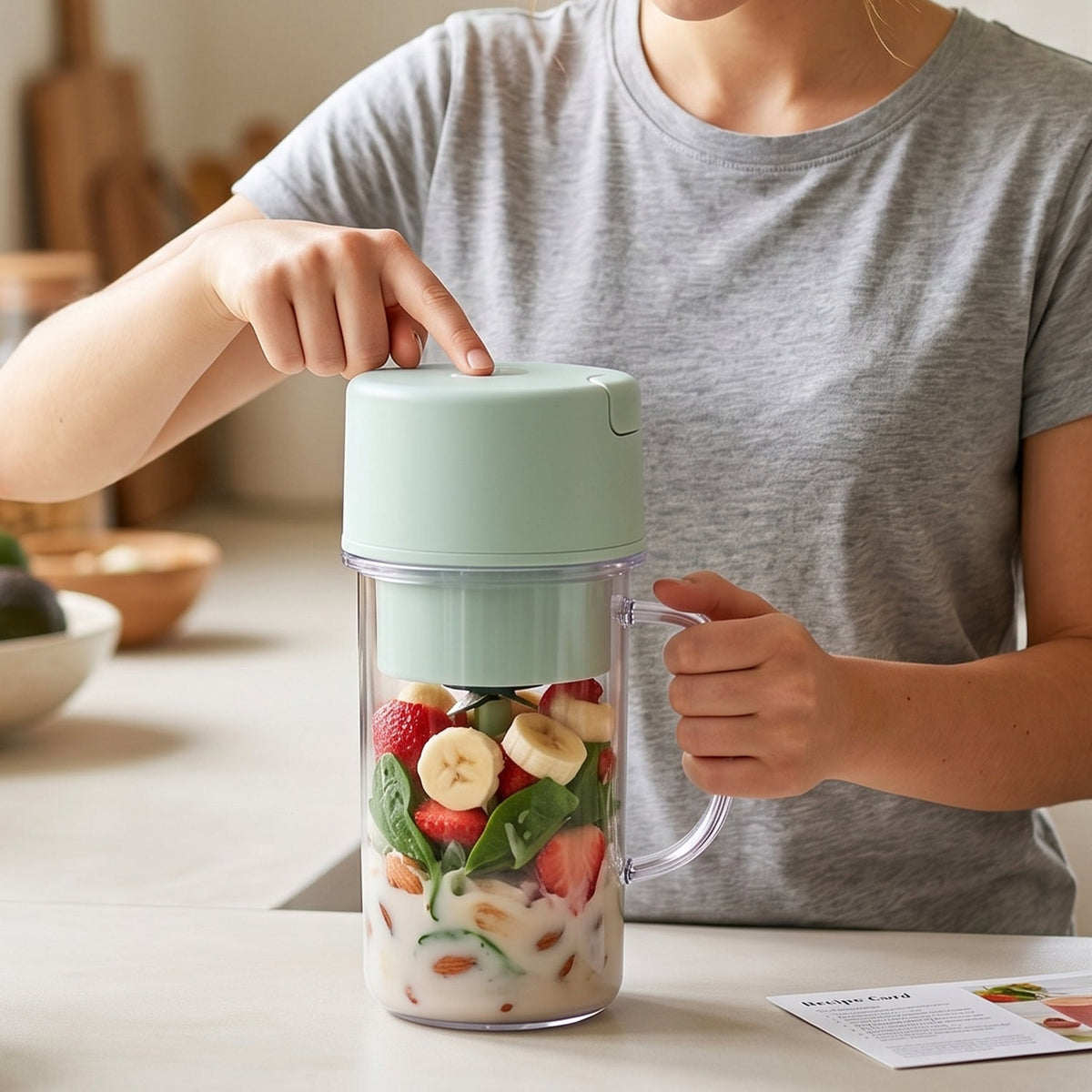 Portable Electric Juicer – Compact & Rechargeable – alternate view