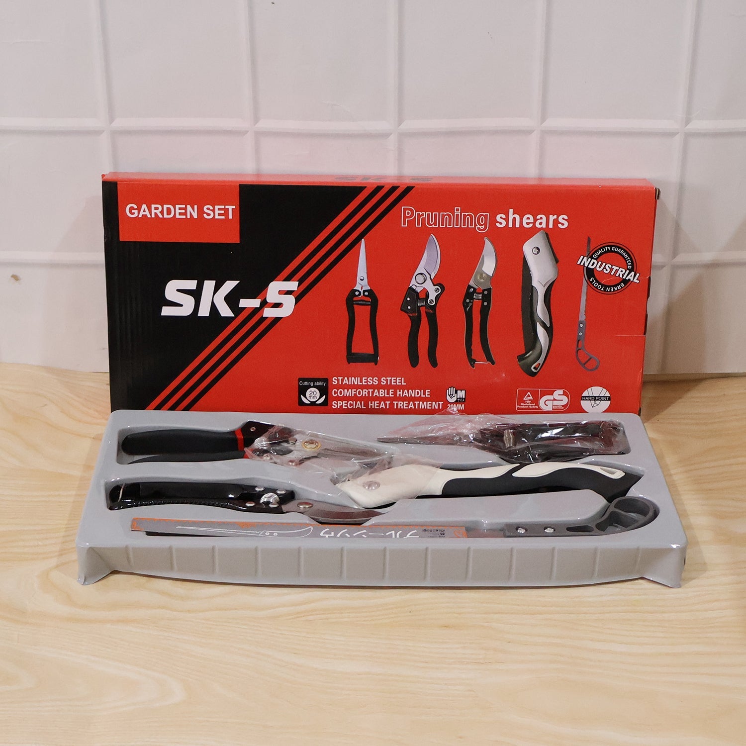 5 in 1 garden cutting tool set with pruning saw, shears and secateurs