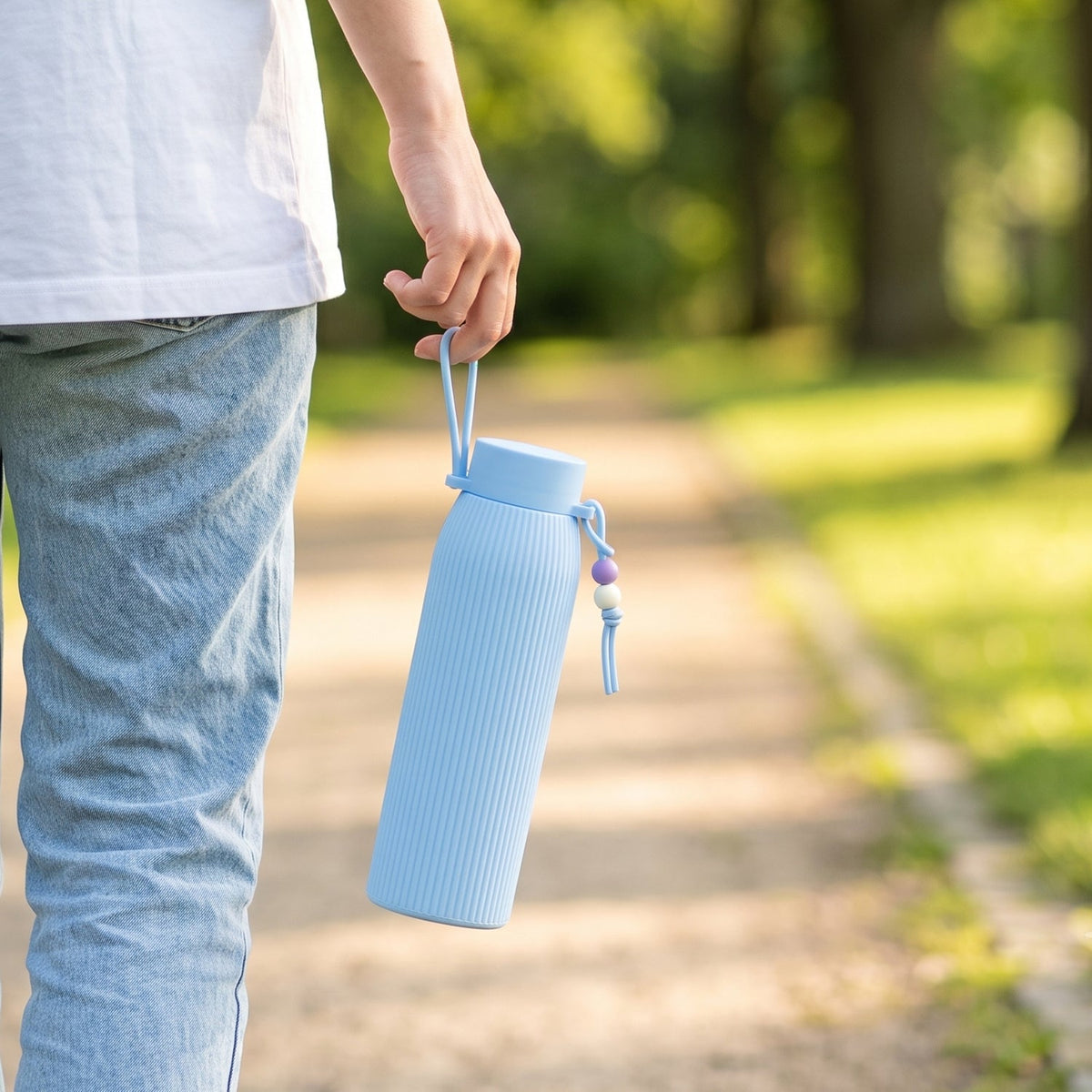 Glass Water Bottle – Stylish & Leakproof for Daily Use – close-up