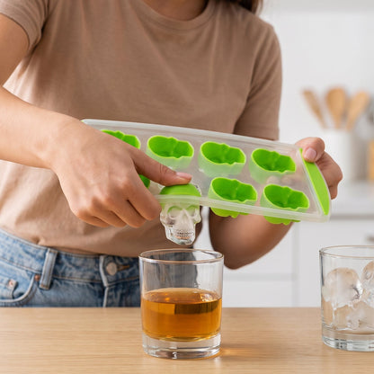 Plastic 8 Grid Ice Cube Tray with Lid Skull Shape Freezer – detail view