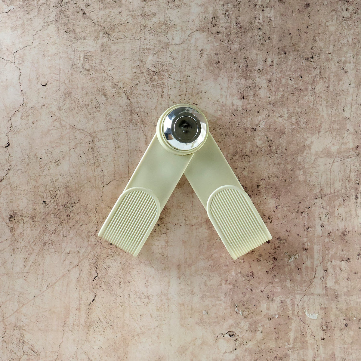 Adjustable Kitchen Pot Lid Holder – Space-Saving – close-up