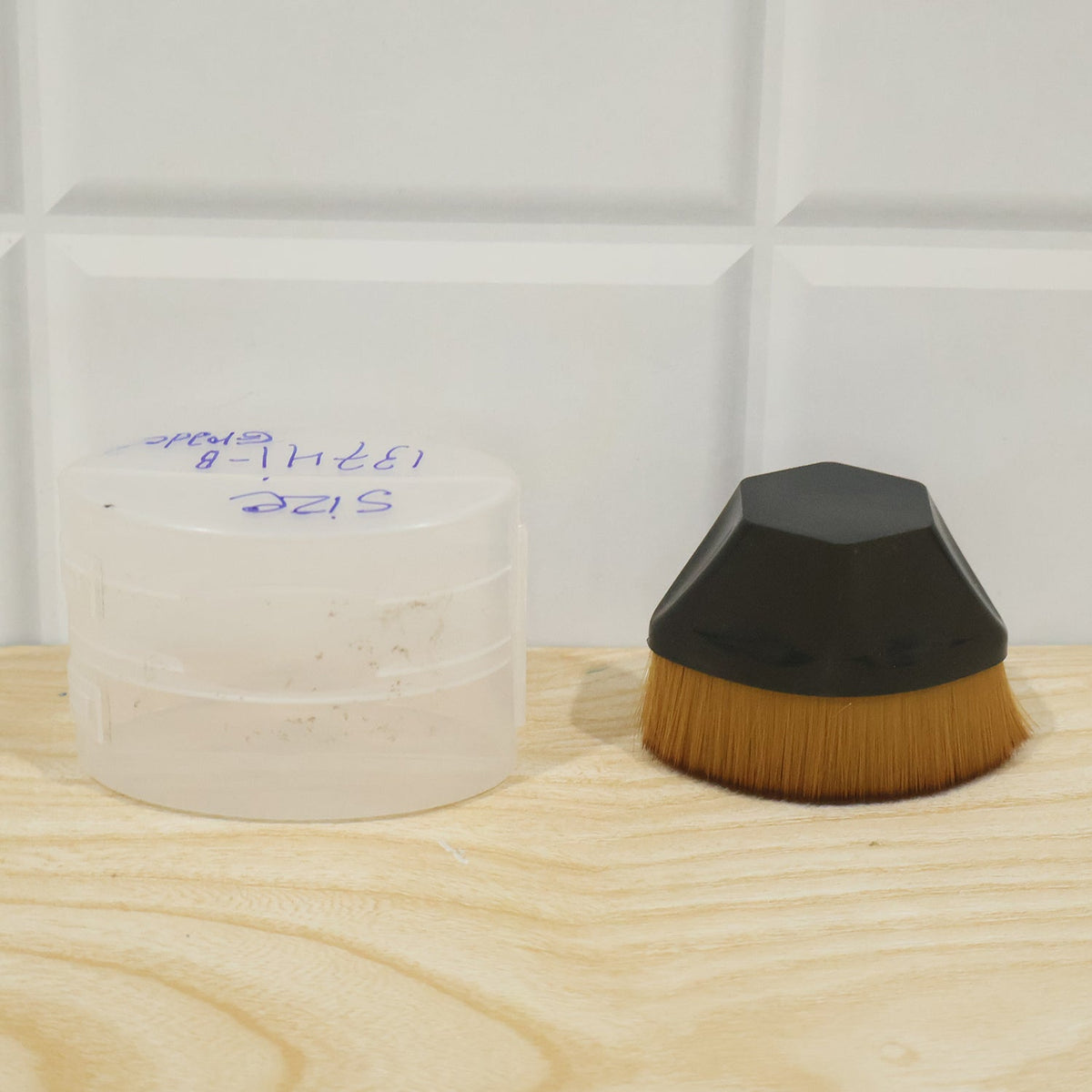 Foundation Makeup Brush – Soft Bristles & Portable Case – view 9