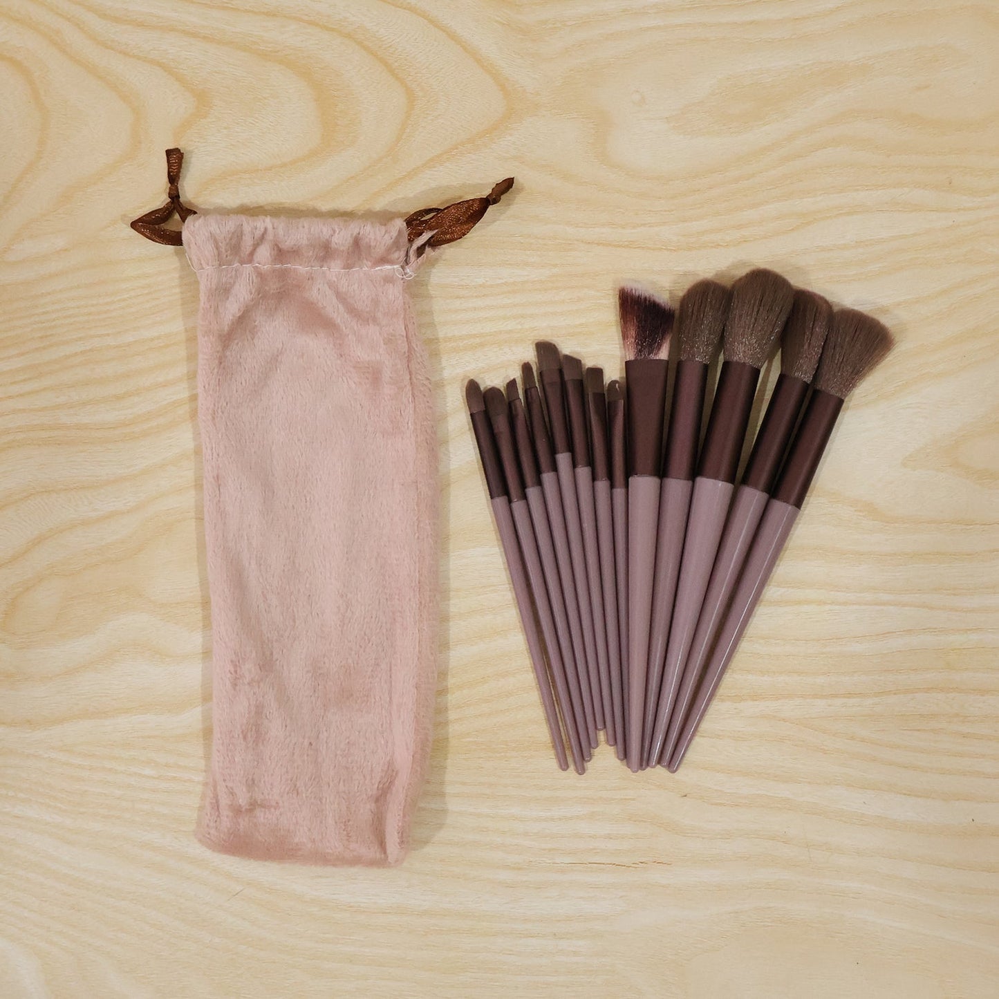 Makeup brushes application use