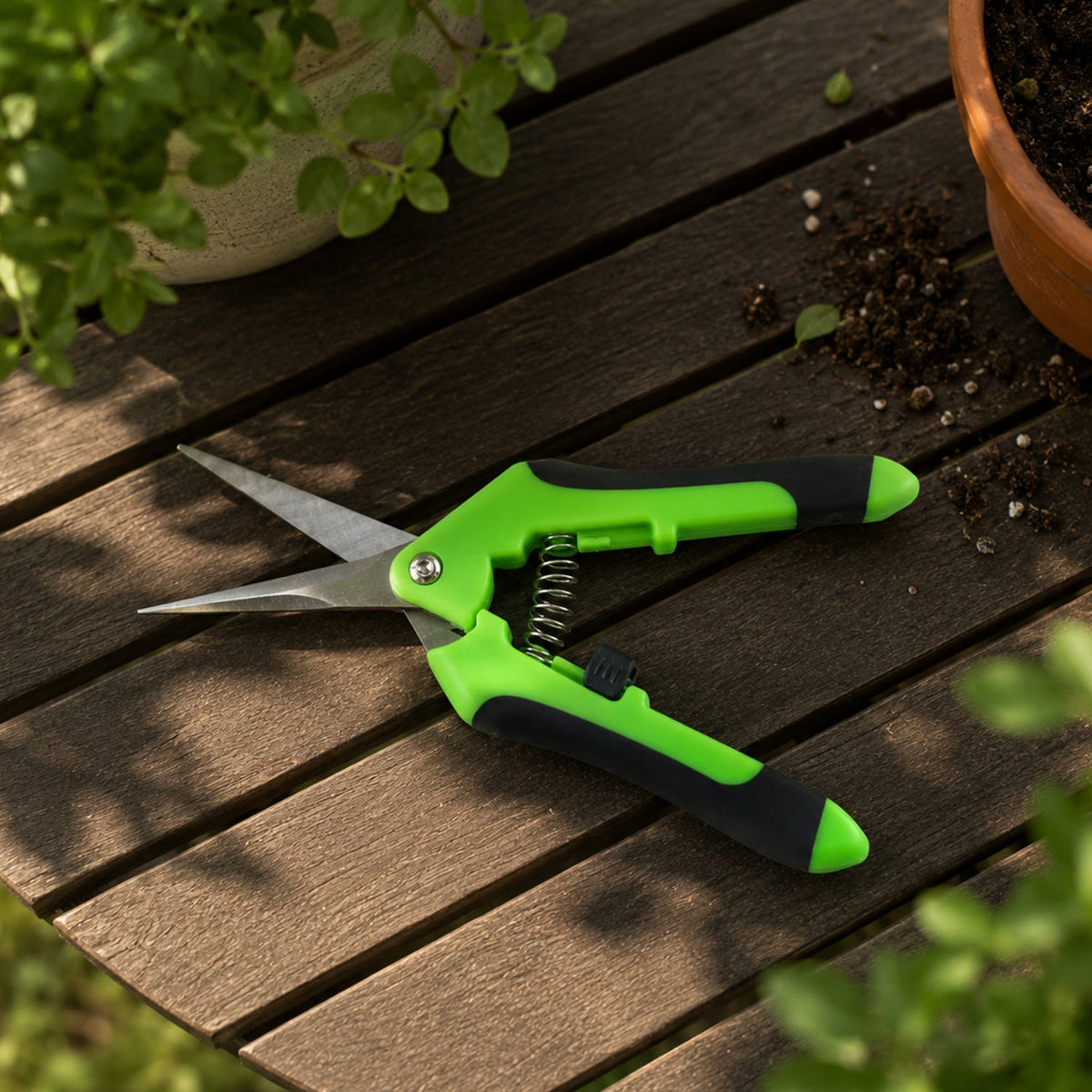 Micro Garden Snip – Ultra-Sharp Pruning Scissors – detail view