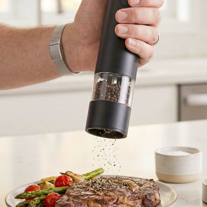 Pepper grinder operation detail