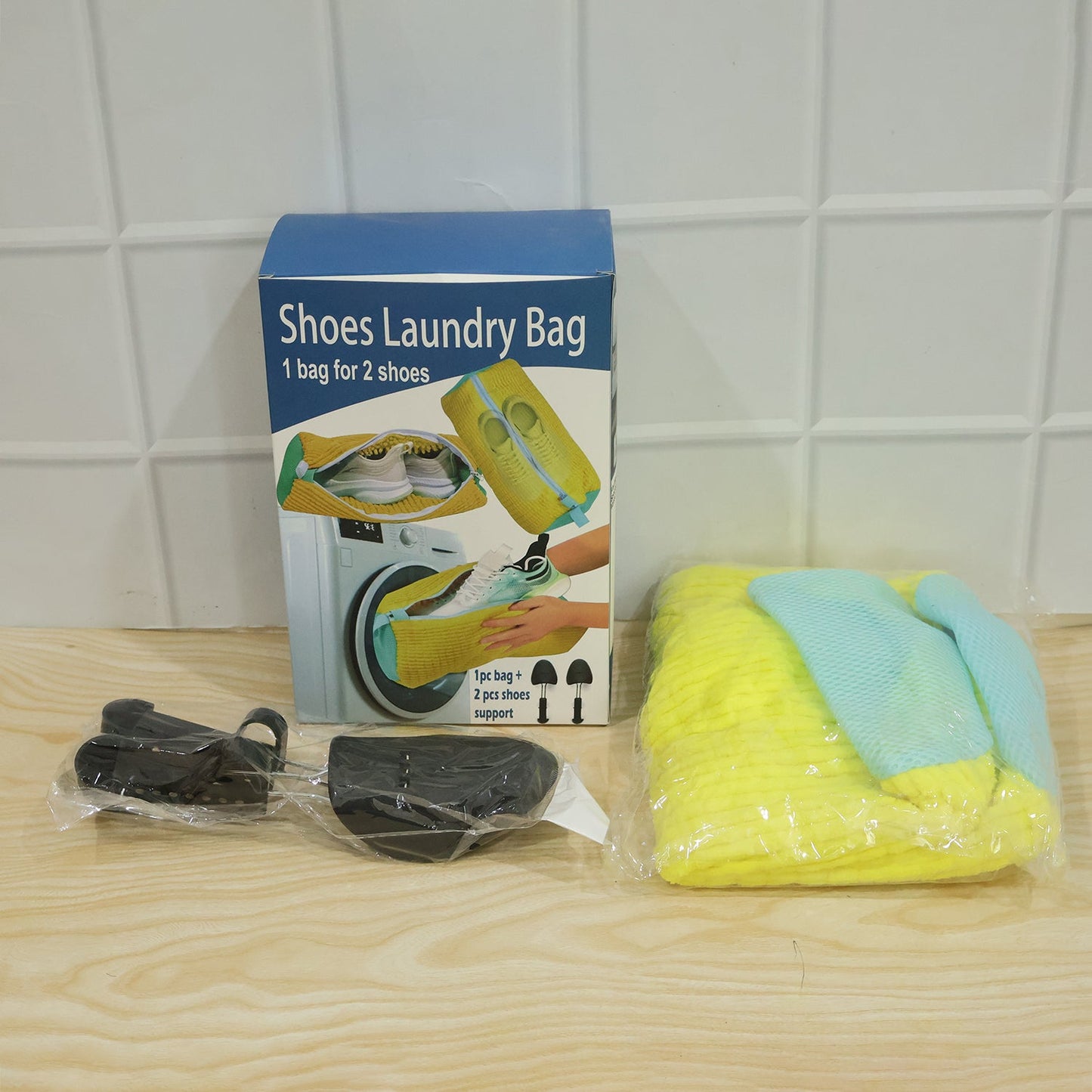 Shoe cleaning wash bag with supports for safe machine wash