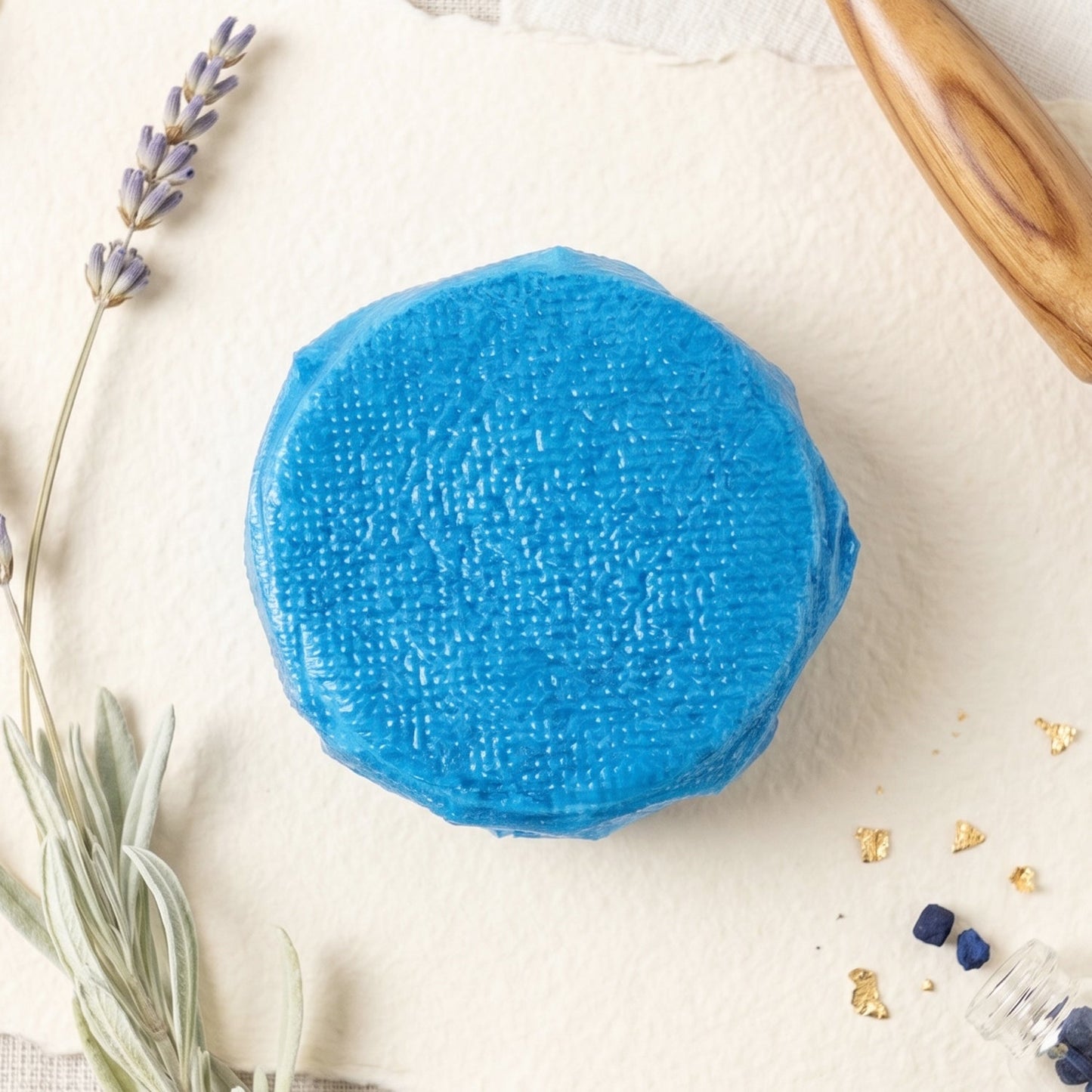 Application of toilet cleaner tablet in cistern
