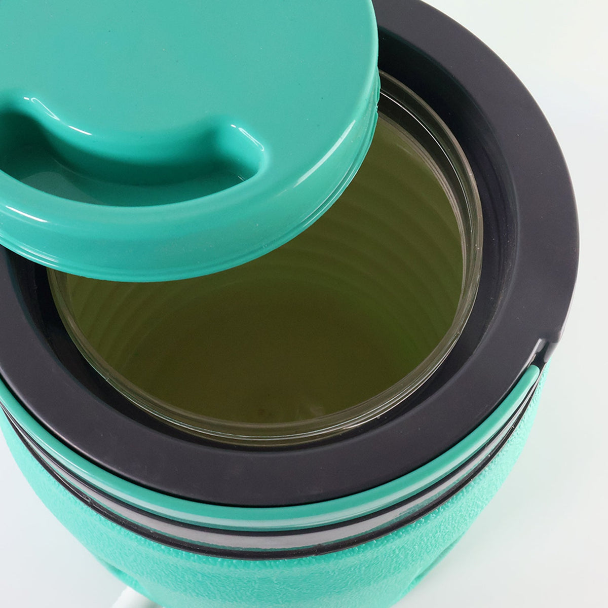 Insulated Water Jug 4L – Keeps Water Refreshingly Cool – close-up