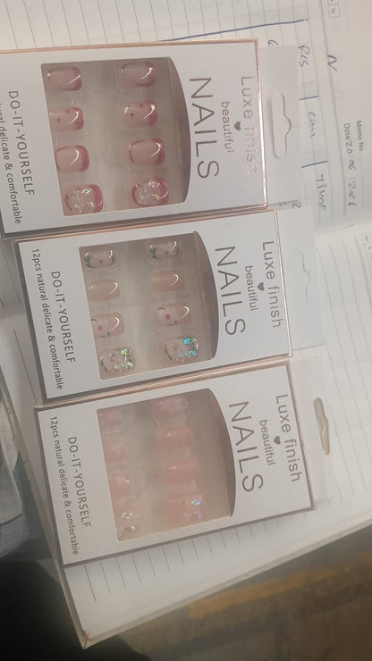 Press-On Nails – Reusable False Nail Set with Strong Glue for Equally Glam Looks (Mix Design)