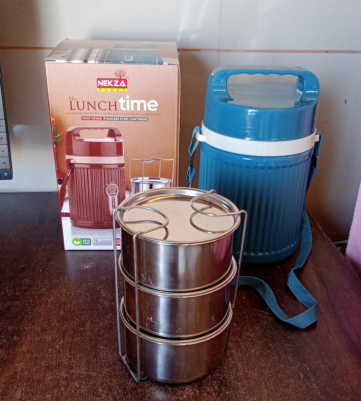 Insulated Stainless Steel Tiffin – 3 Compartment Leakproof – detail view