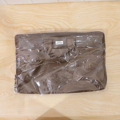 Laptop bag carrying use